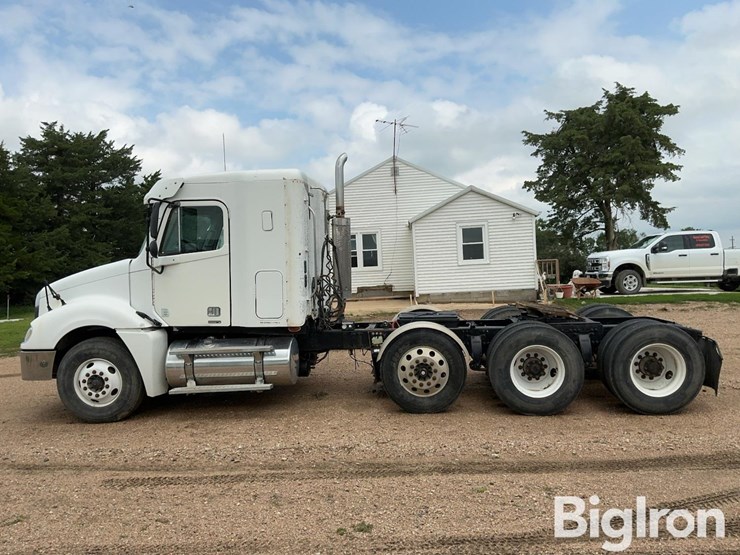 2007-freightliner-columbia-120-image-8
