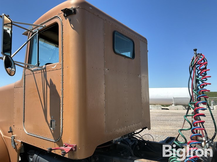 1992-peterbilt-378-image-18