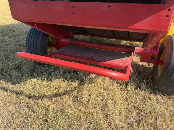 2014-new-holland-br7060-image-14