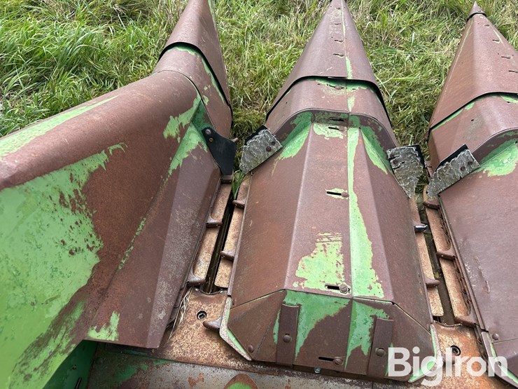 john-deere-8r30-corn-head-image-14