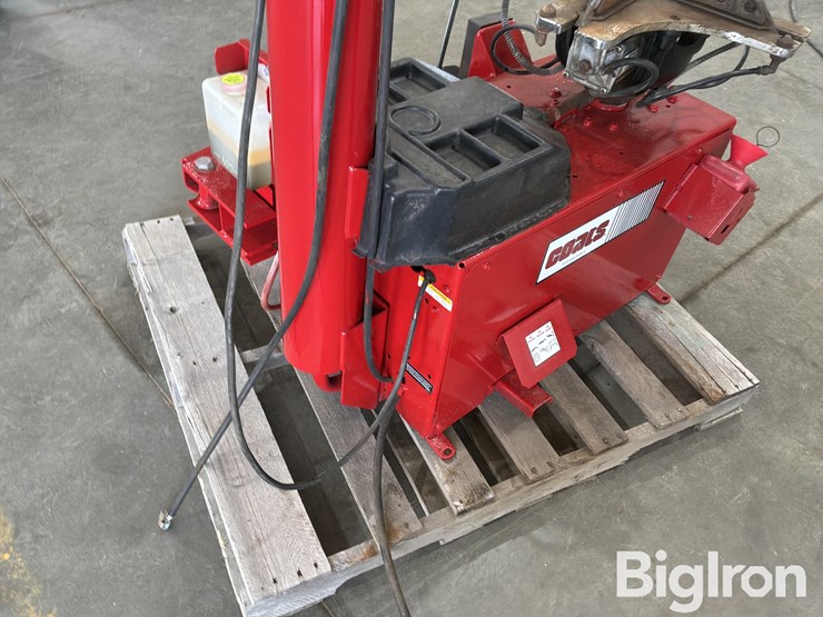 2026-massey-ferguson-730-image-13