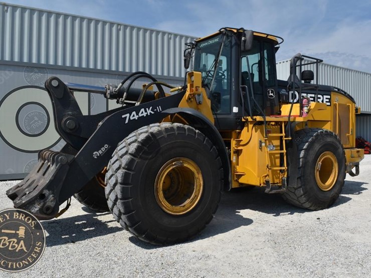 2019-deere-744kii-image-14