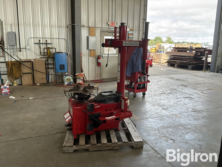 2026-massey-ferguson-730-image-8