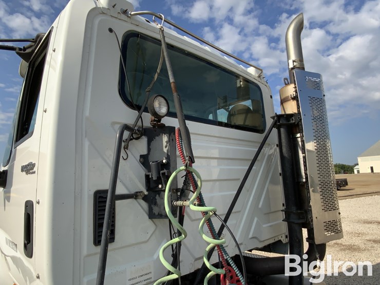 2011-international-prostar-image-12