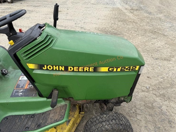 john-deere-gt242-image-10