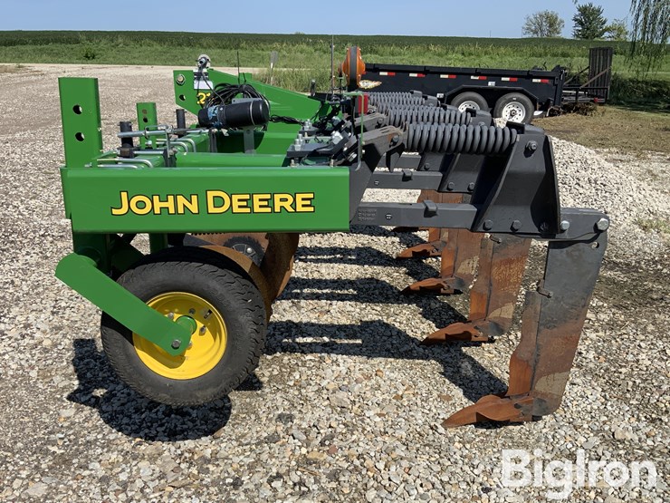 2015-john-deere-5-image-8