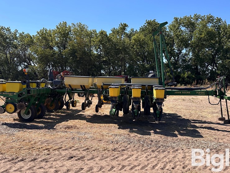 john-deere-7200-image-4