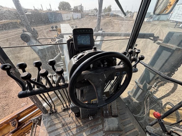 2009-deere-772g-image-48