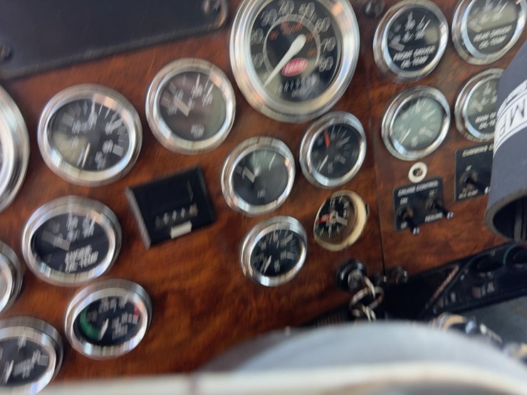 1996-peterbilt-357-image-95