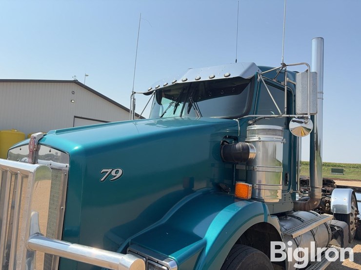 2010-kenworth-t800-image-16