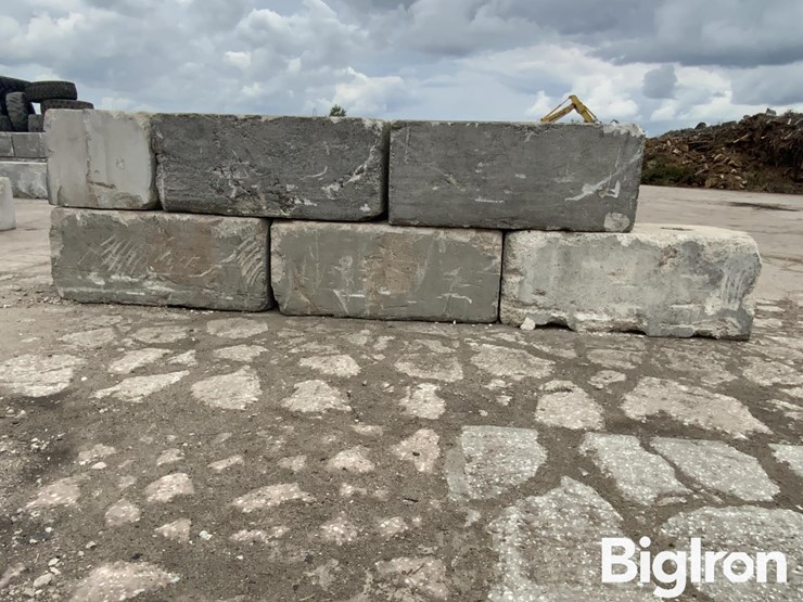 6'-x-3'-x-2.5'-interlocking-concrete-blocks-image-4