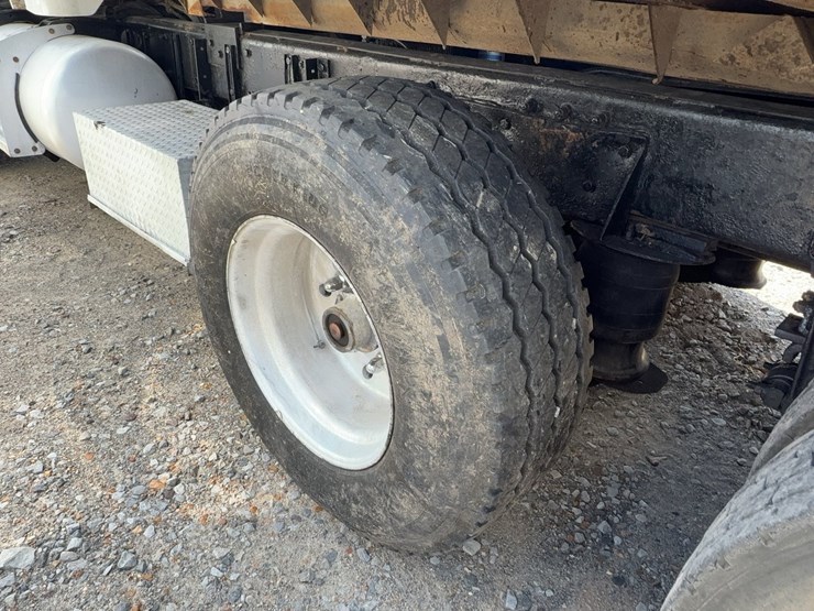 1996-peterbilt-357-image-26
