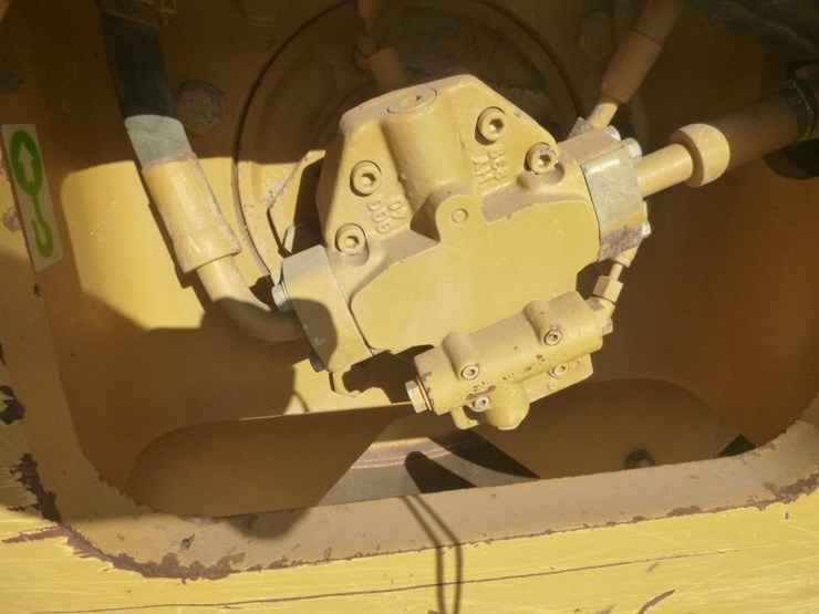 2011-caterpillar-cp56-image-12