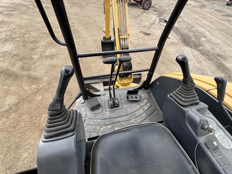2015-caterpillar-303e-hydraulic-excavator-image-25