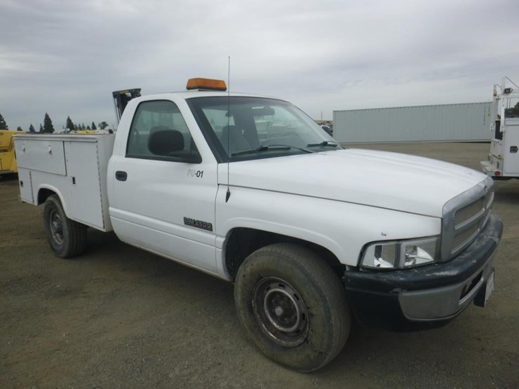 1999-dodge-ram-2500-image-2