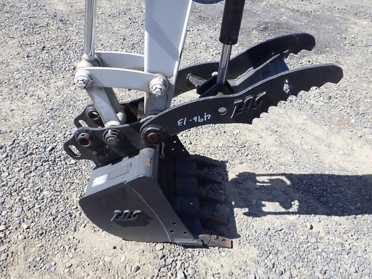 takeuchi-tb335r-image-9