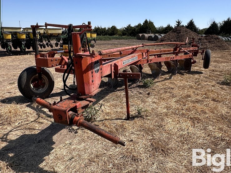 massey-ferguson-880-image-1