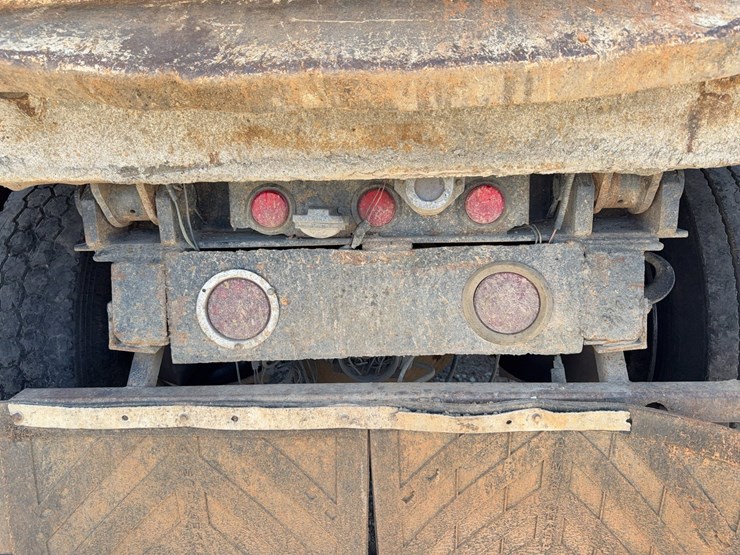 1996-peterbilt-357-image-9