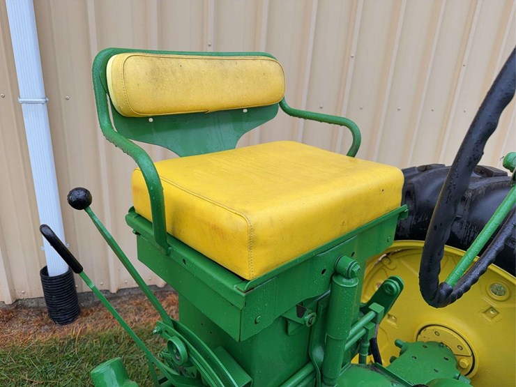 john-deere-520-image-27