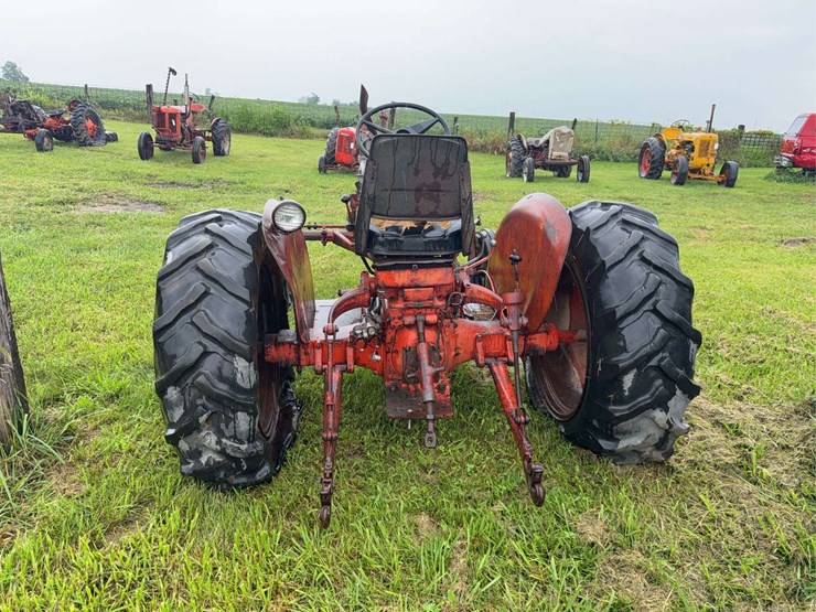 case-parts-tractor-image-3
