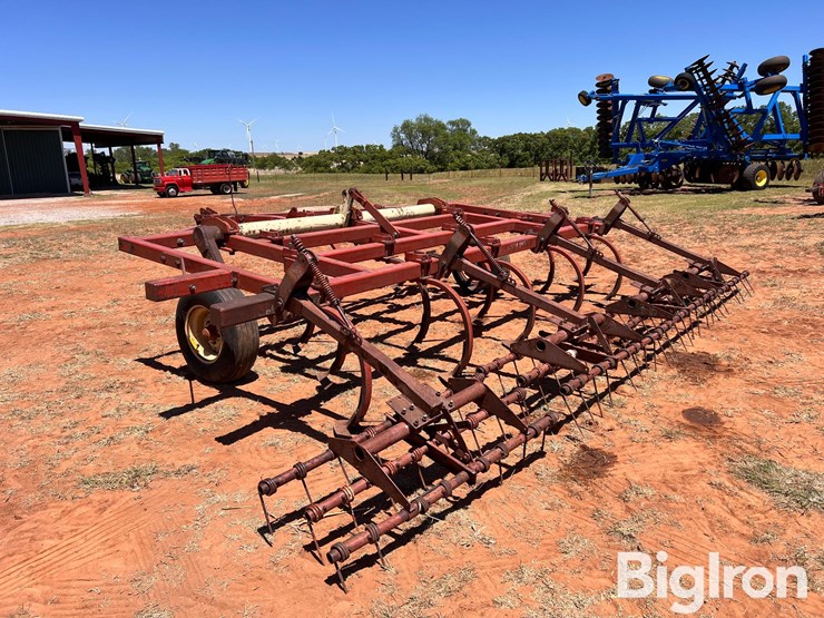 krause-16’-4-row-chisel-image-7
