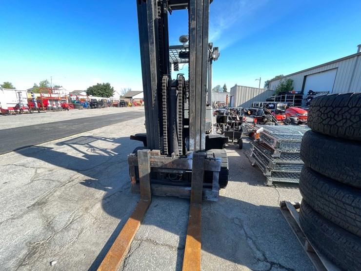 #1626-•-toyota-10,000lb-lift-capacity-forklift-(o3)-image-5