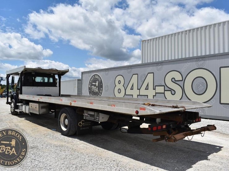 2015-freightliner-business-class-m2-106-image-4