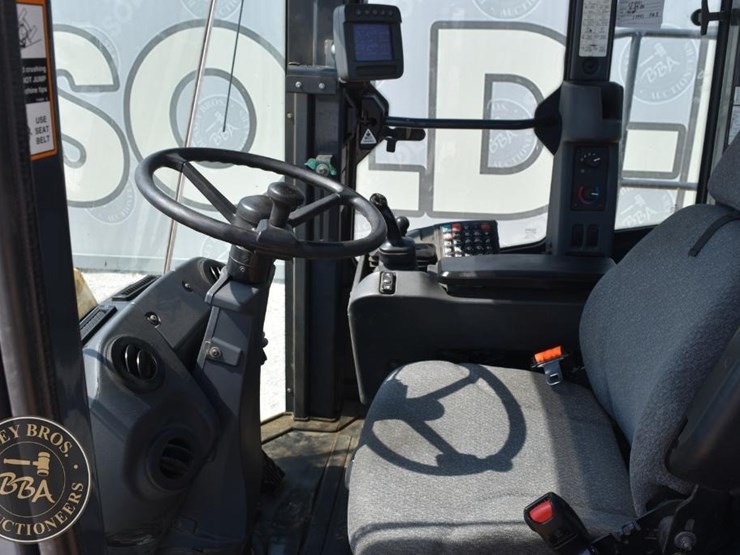 2019-deere-744kii-image-47