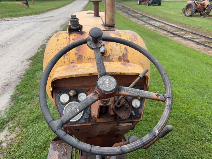 minneapolis-moline-m670-image-41