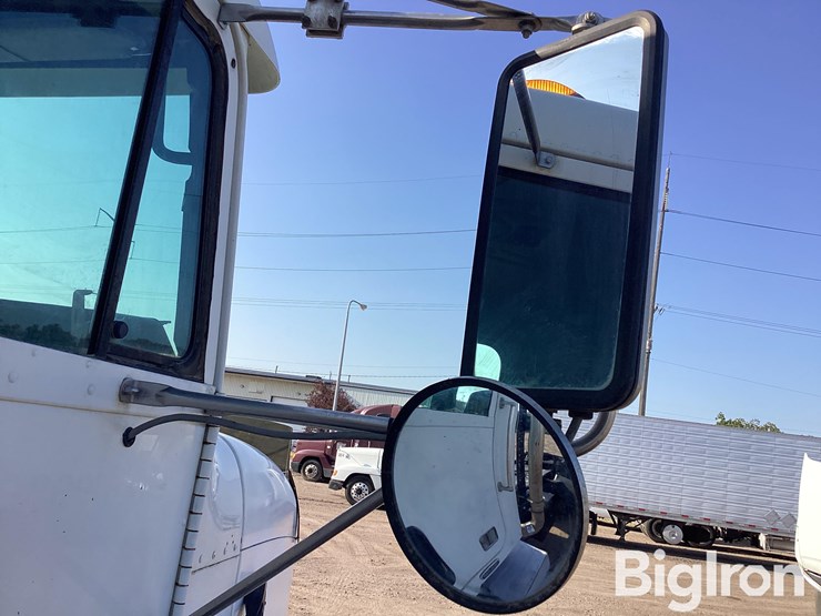 1997-freightliner-fld112-image-11