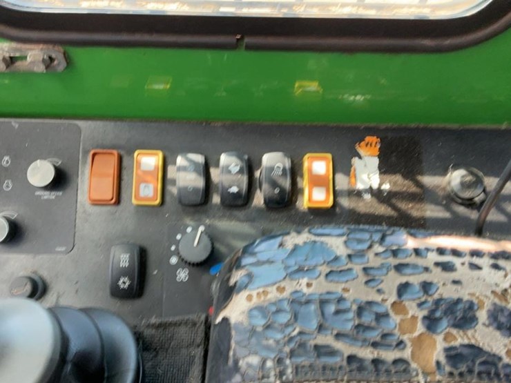 2013-deere-843k-image-22