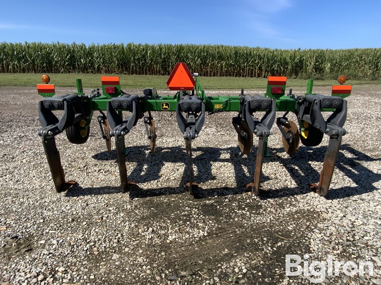 2015-john-deere-5-image-6
