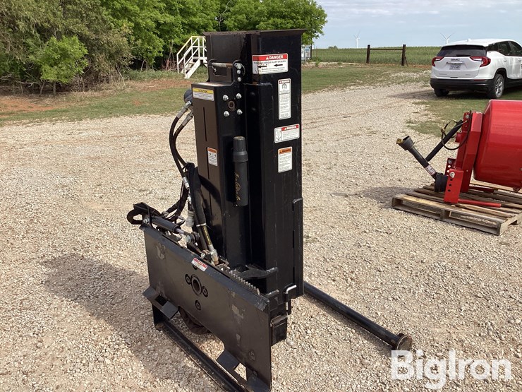 danuser-sm40-skid-steer-post-driver-image-1