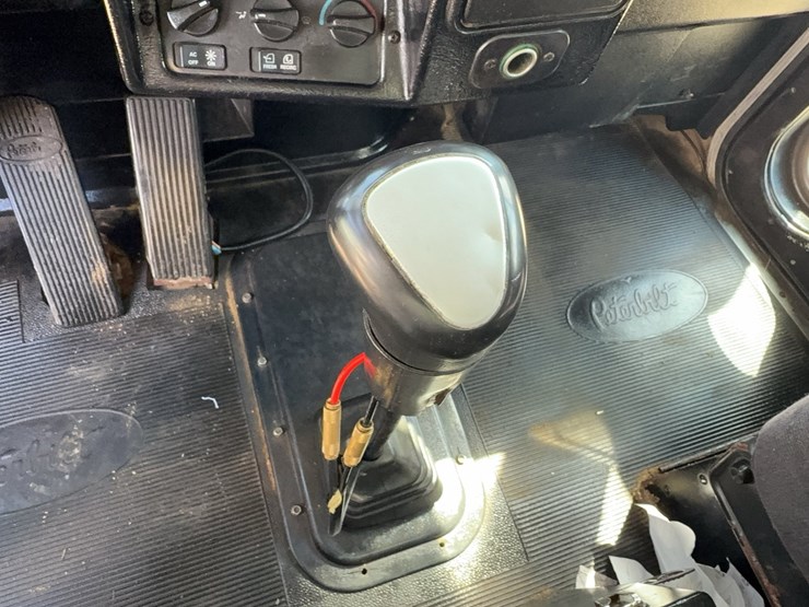 1996-peterbilt-357-image-98