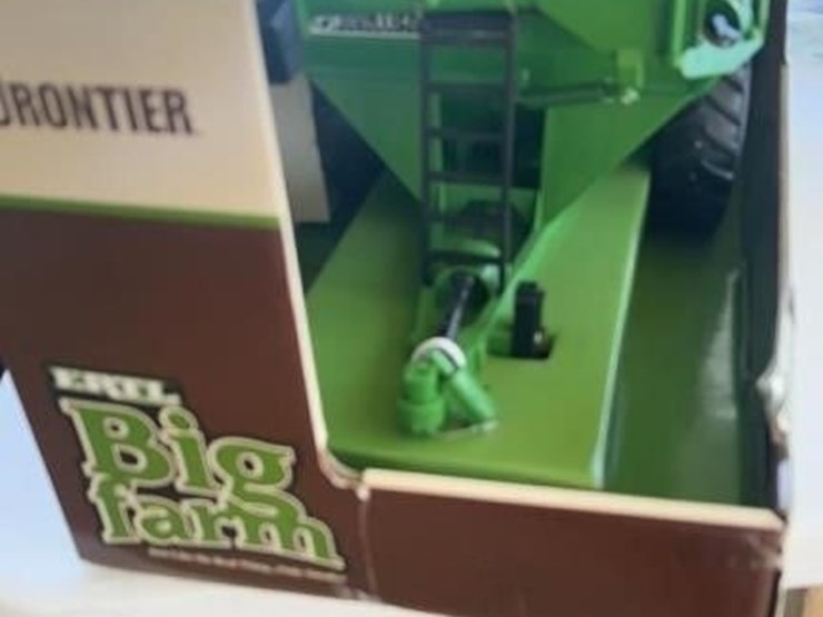 ertl-big-farm-gc1108-grain-cart-1/16-scale-image-3