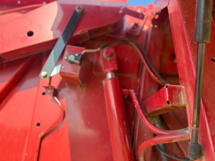 2014-new-holland-br7060-image-47