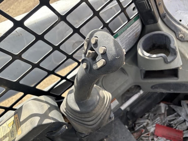 2016-bobcat-s590-image-14