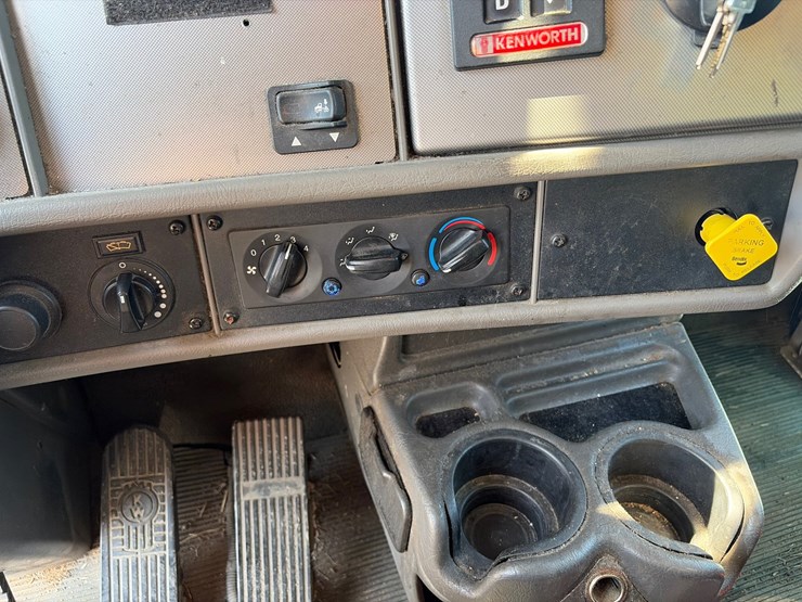 2019-kenworth-t270-image-16