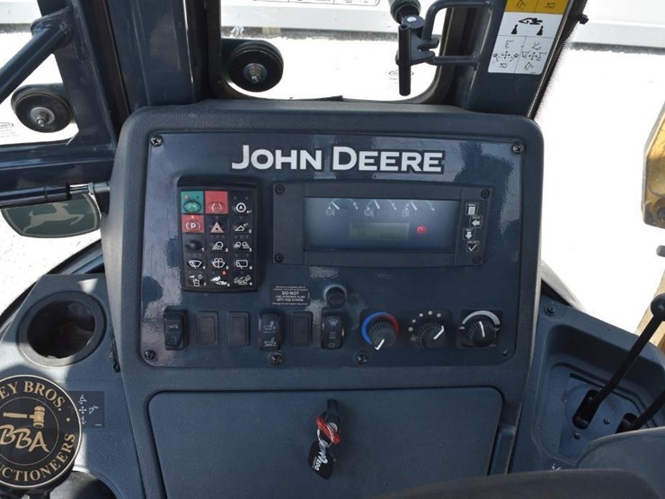 2015-deere-410k-image-57