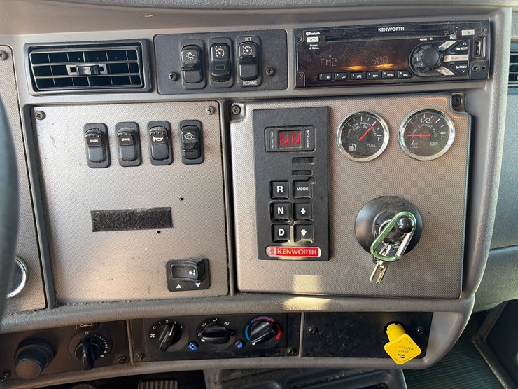 2019-kenworth-t270-image-15