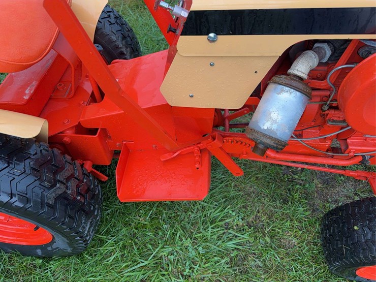 case-130-garden-tractor-image-12