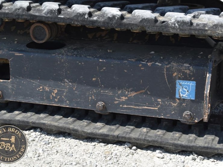 2020-deere-26g-image-37