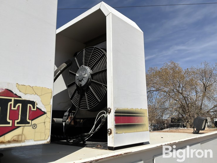 2008-peterbilt-335-image-13