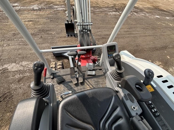 2026-takeuchi-tb235-2-image-27
