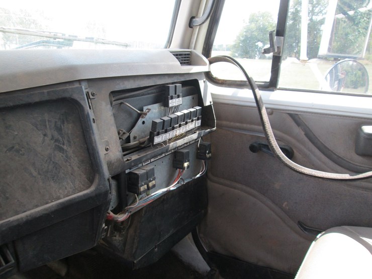 2001-international-4700-image-32