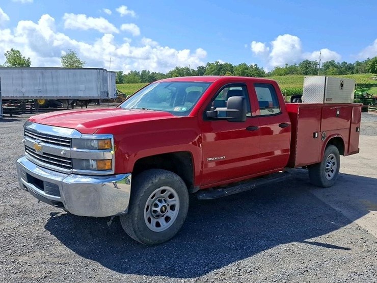 2015-chevrolet-3500-image-1