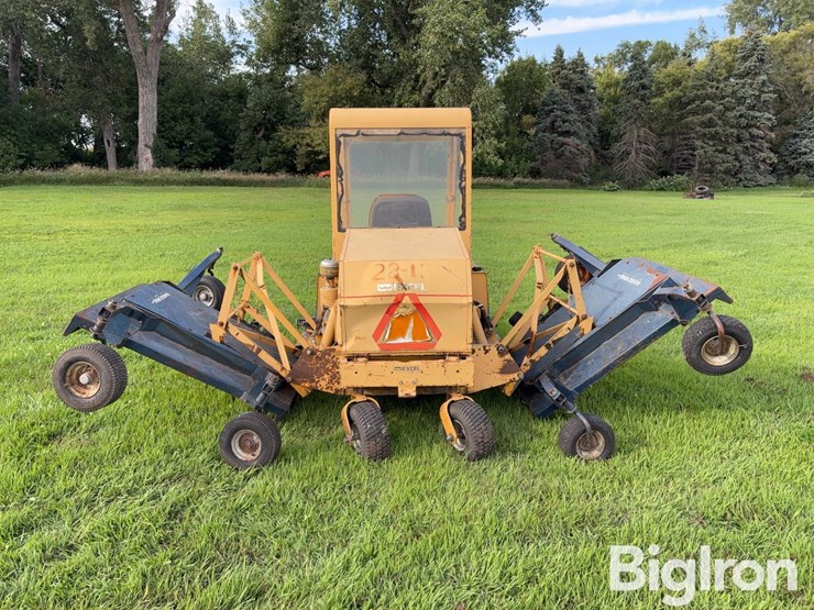 hustler-4400-commercial-mower-image-6