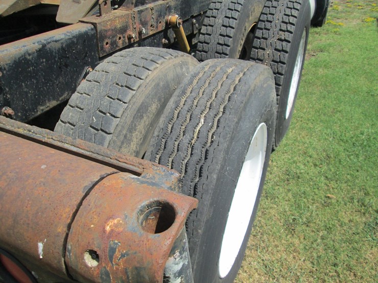 1993-mack-rd688s-image-11