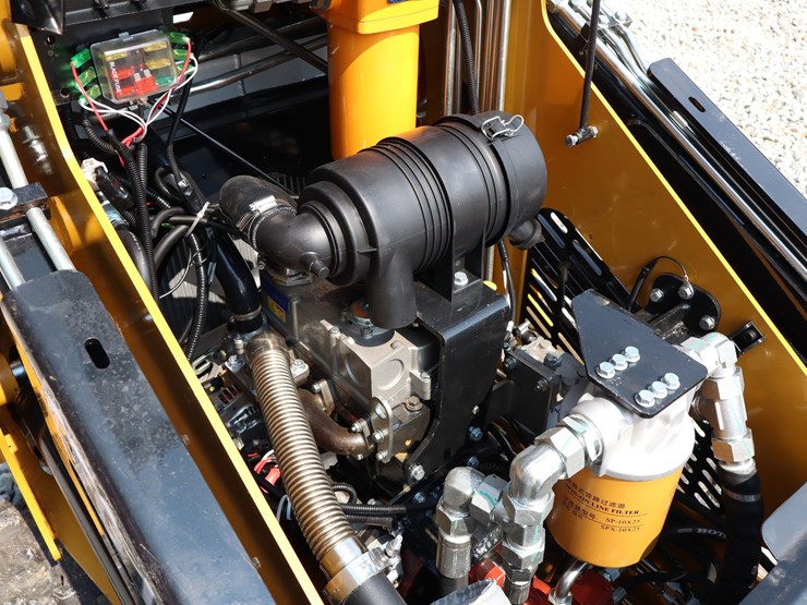 #1078-•-skid-steer-loader-kjt27-image-11