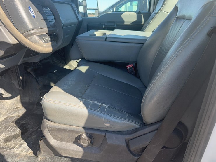 2011-ford-f550-image-19